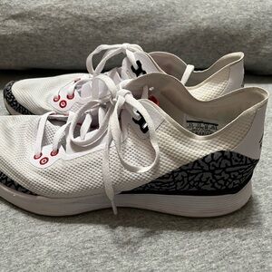 Jordan Run Shoe. Great condition. Mens 8.5